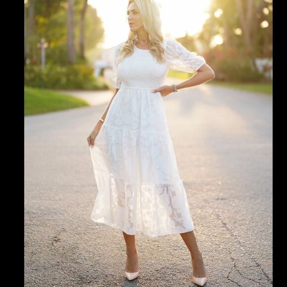 ZESICA FLORAL LACE FLOWY SHORT SLEEVE SMOCKED MIDI DRESS - Picture 1 of 16